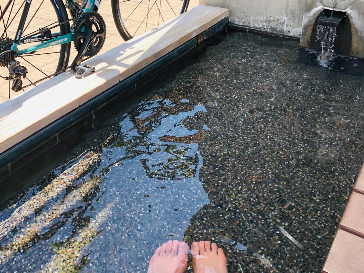 少し熱めの足湯で疲れもスッキリ!/Photo:mizu