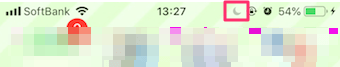 おやすみモード中には、ホーム画面に三日月のマークが表示される