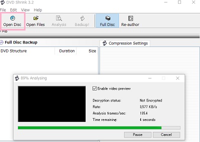 ディスクドライブにDVDを入れて、DVD Shrinkに読み込ませます。画面上部メニューの「Open Disc」ボタンをクリック