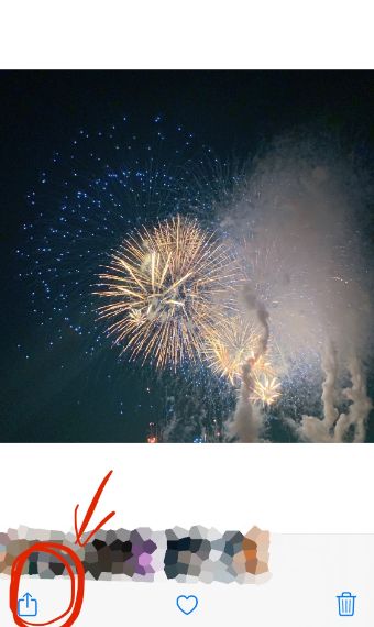 ストーリーに写真を1枚貼って左下にある『↑』のようなマークをタップ