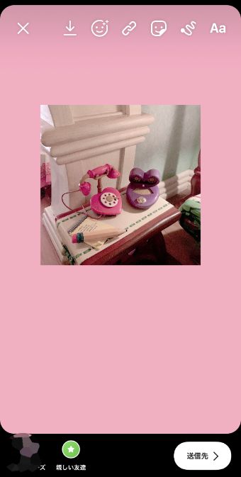 塗りつぶした画面に写真を貼った画面