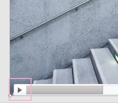 動画の下部にも再生ボタンが表示される