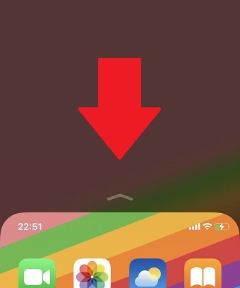 画面を下げた時にできる空白の部分を下にスワイプ