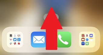 ホーム画面の下端から上にスワイプ