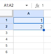 A1セルに「1」・A2セルに「2」を入力し範囲選択を行う→フィルハンドルをドラッグして、下方向に引っ張る