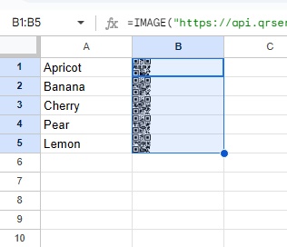 セル右下のフィルハンドルをドラッグし、残りのセルにも数式を適用