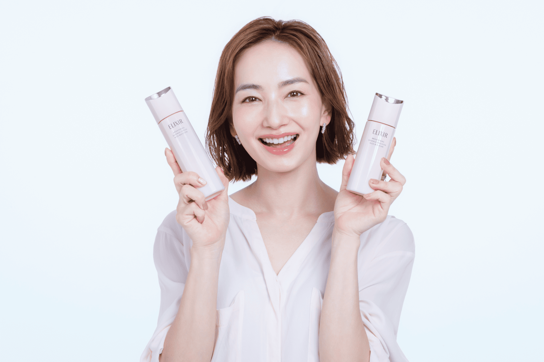 私はこっち！
欲しいのは、うるおって光満ちる大人の透明感。 
進化した、超・光ブースト化粧水＆乳液があればいい