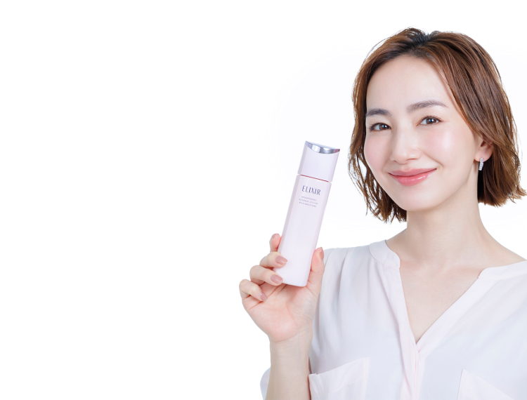 あなたはどっち派？ハリもうるおいも透明感も。エリクシールなら基本の化粧水・乳液で目指せる！今も、未来も、なりたい肌へ