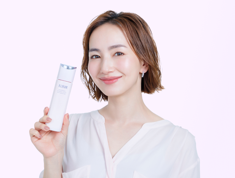 あなたはどっち派？ハリもうるおいも透明感も。エリクシールなら基本の化粧水・乳液で目指せる！今も、未来も、なりたい肌へ