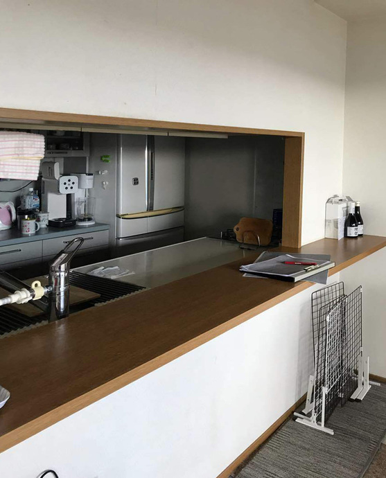 ペニンシュラの対面カウンターキッチンで広いLDK空間を実現