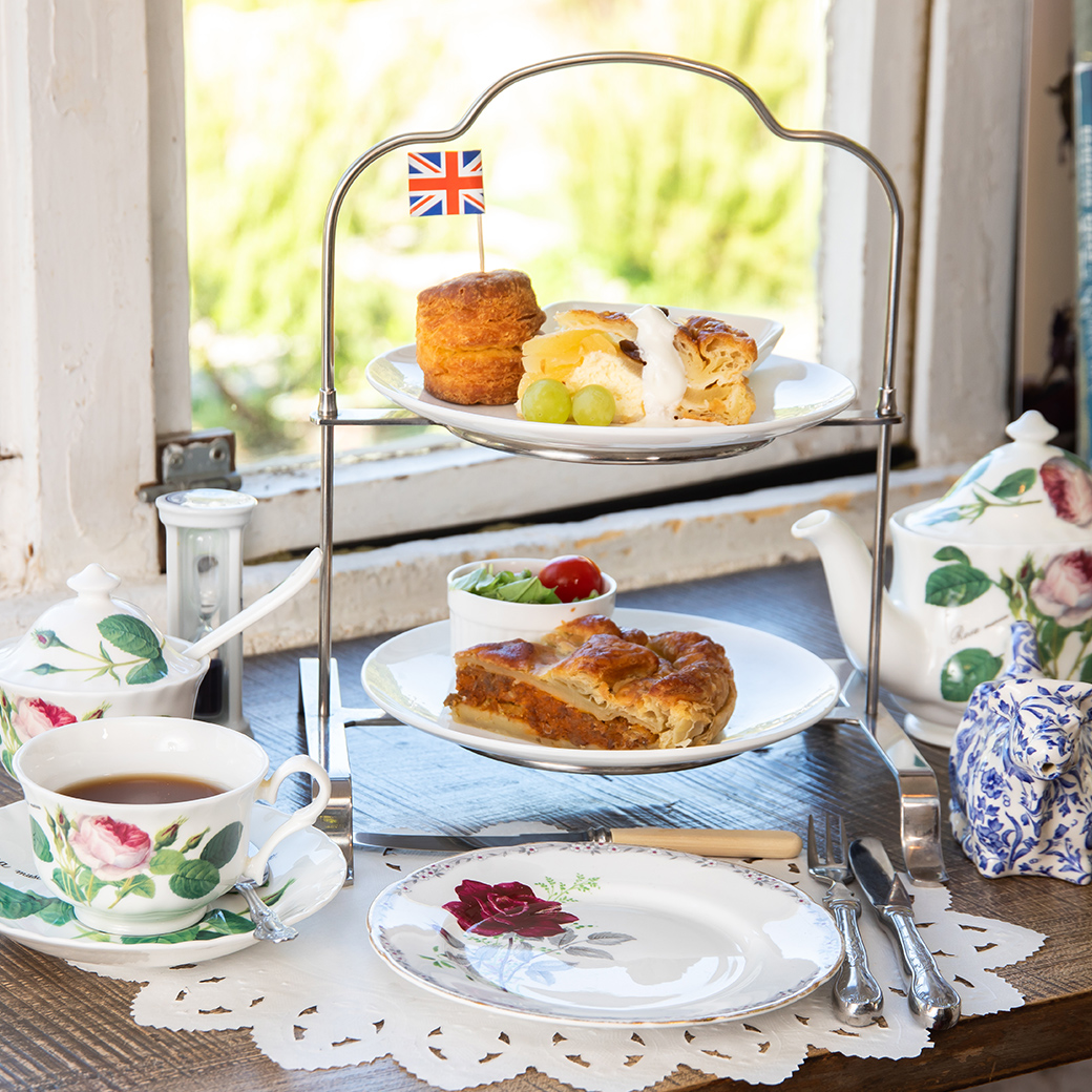 英国村-Great Britain Victorian Village-より 「英国村」アンティークルーム・ペア宿泊券（1泊朝食付き） をプレゼント！