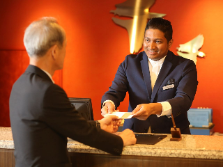 【総合職】語学力を活かせる!スタッフの個性とやりがいを伸ばせるホテルでお客様をおもてなし🌟接客部門(宿泊部門、料飲部門)からスタート/福利厚生が充実