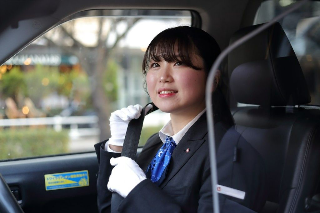 【総合職】日本最大のタクシー・ハイヤー会社で働く🚖「隔日勤務」という働き方で3～5日の連休も取りやすくワークライフバランスばっちり!/語学力を活かす