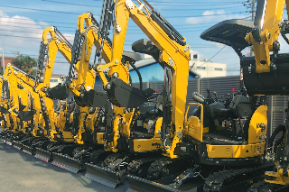 【営業・販売】インターネットを通じて、建設機械本体・部品の売買をお任せします🚚セールス営業・飛び込み販売・ノルマなし!パソコンスキルを活かせるお仕事です!✨/未経験OK!/年間休日120日以上