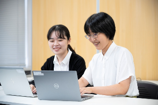 🌐🌐🌐SE/プログラマー🌐🌐🌐フィールドは世界、日本の現場!ルールに縛られない発想で設計!タフな課題を技術で解き、前進!ニーズに応える人材、こちらへ!