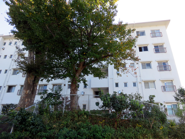 ガーデン山団地４号棟の外観