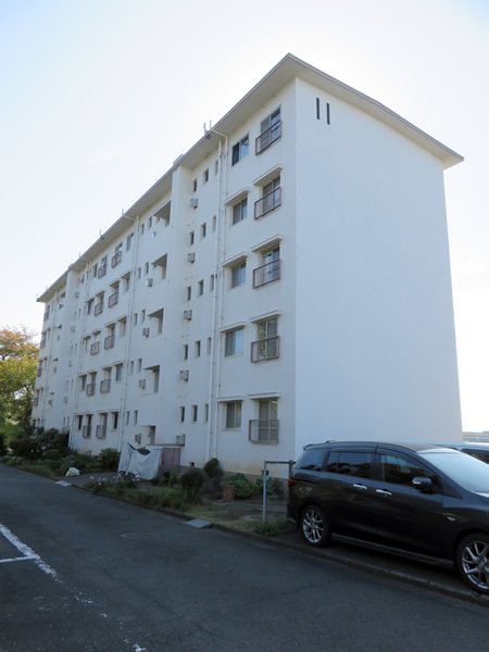 ガーデン山団地11号棟の外観