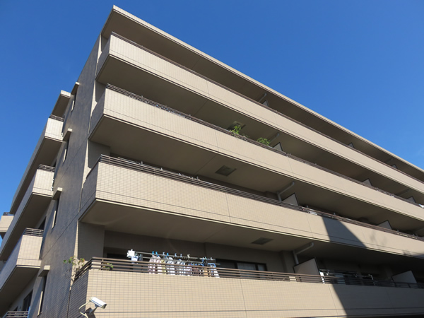 コスモ三ツ沢ガーデン山の外観