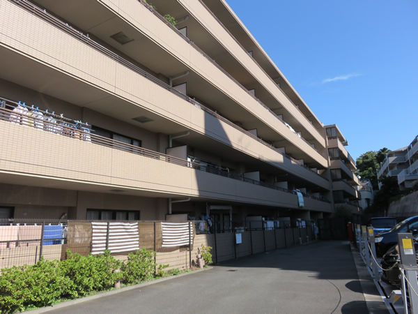 コスモ三ツ沢ガーデン山の外観