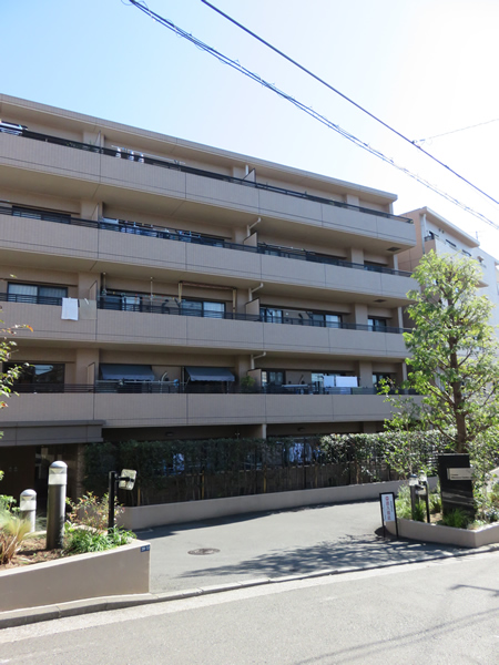 コスモ三ツ沢ガーデン山の外観