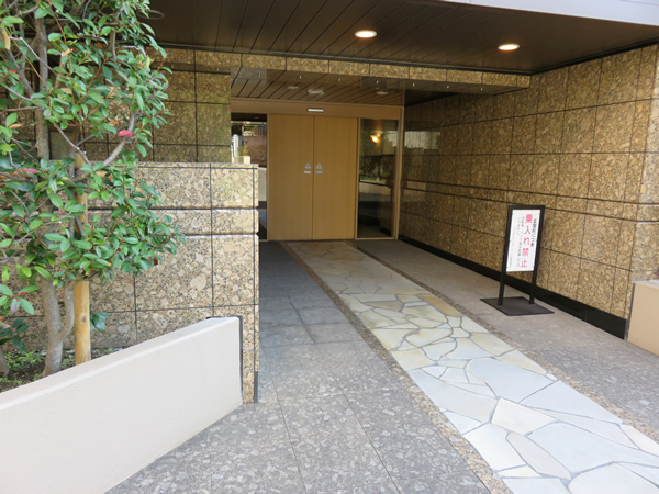 コスモ三ツ沢ガーデン山の外観