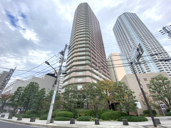 ローレルコート新宿タワーの外観