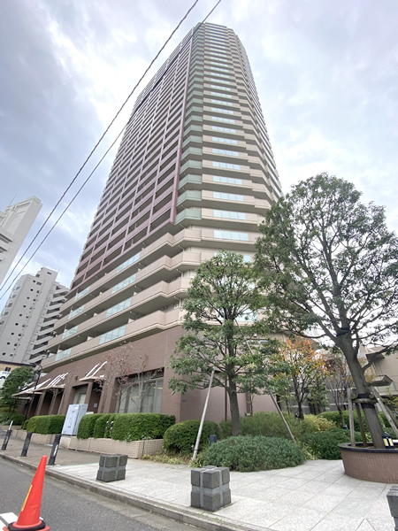 ローレルコート新宿タワーの外観