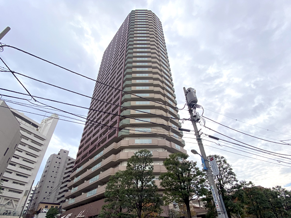 ローレルコート新宿タワーの外観