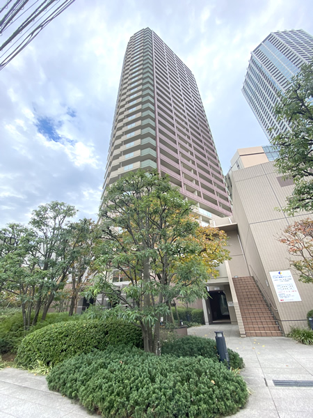 ローレルコート新宿タワーの外観