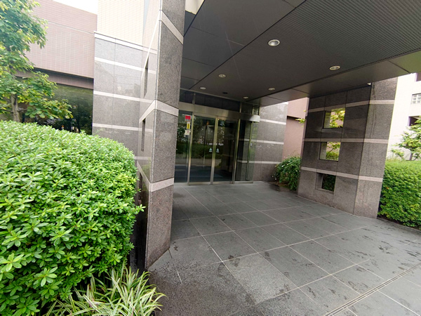 ローレルコート新宿タワーの外観