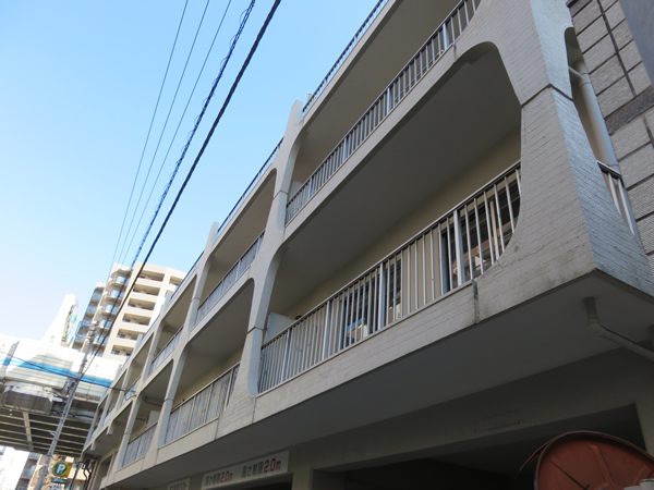 代々木スカイハイツの外観