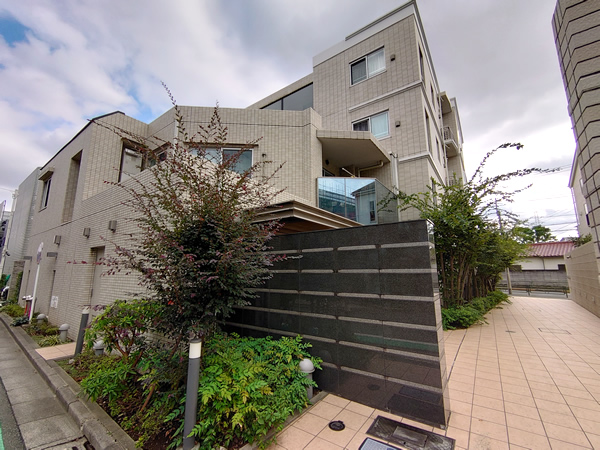 ライオンズ千歳烏山プレドの外観