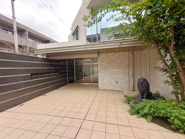 ライオンズ千歳烏山プレドの外観