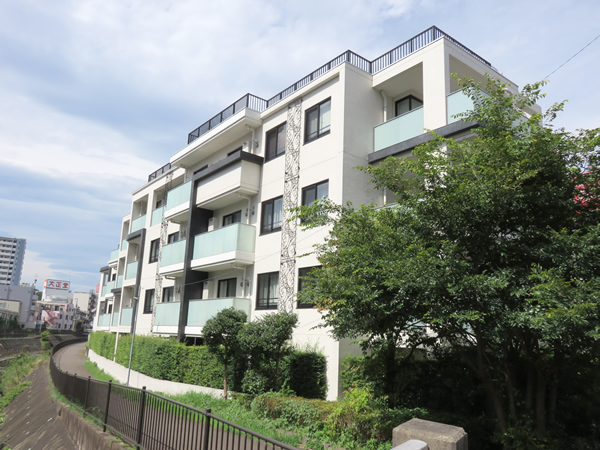 バースシティあざみ野の外観