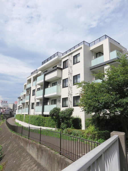 バースシティあざみ野の外観