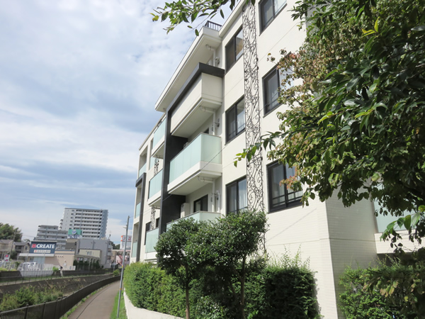 バースシティあざみ野の外観