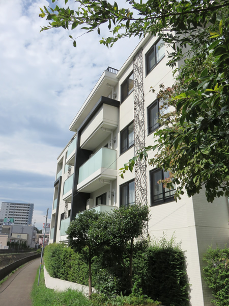 バースシティあざみ野の外観