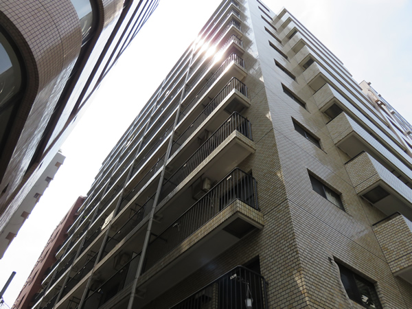 ライオンズマンション御苑前の外観