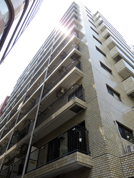 ライオンズマンション御苑前の外観