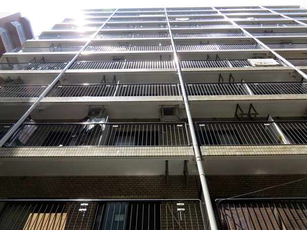 ライオンズマンション御苑前の外観