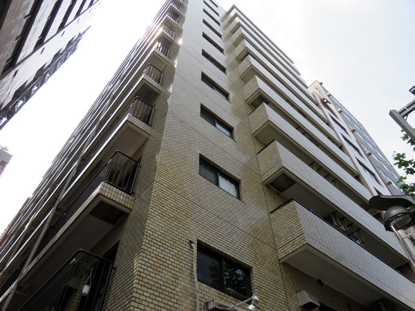 ライオンズマンション御苑前の外観