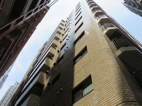 ライオンズマンション御苑前の外観