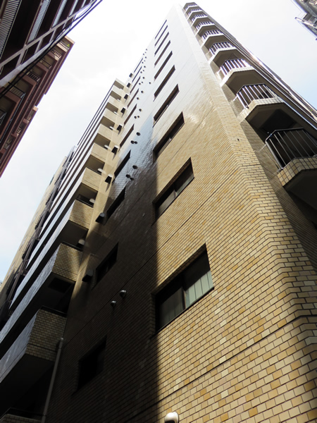 ライオンズマンション御苑前の外観