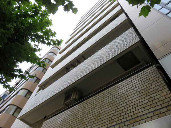 ライオンズマンション御苑前の外観