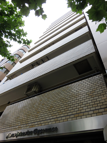 ライオンズマンション御苑前の外観