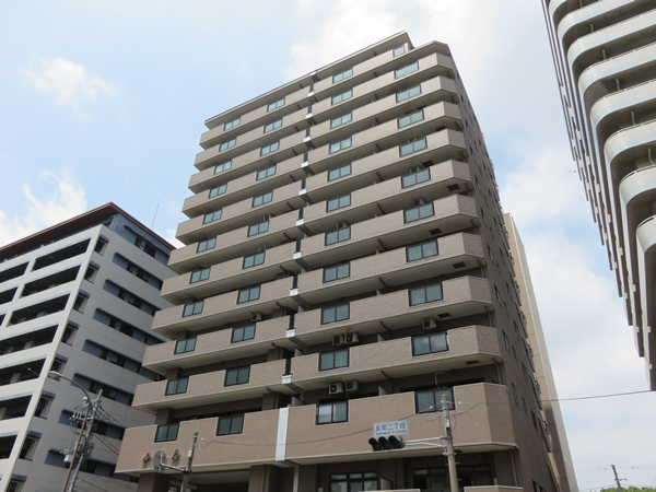 ライオンズマンション反町公園の外観