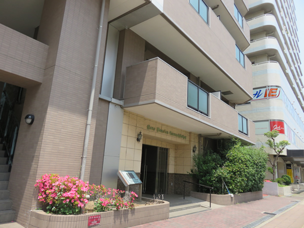 ライオンズマンション反町公園の外観