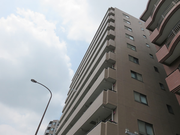 クリオ反町公園1番館の外観