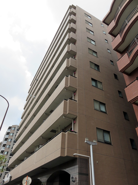 クリオ反町公園1番館の外観