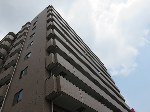 クリオ反町公園1番館の外観